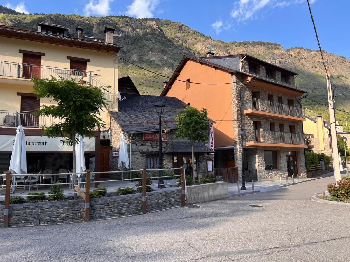 Espot Cowork & Apartments - L'Amfitriona Exterior photo